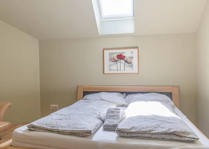 Exquisite Rooms In Shared Villa With Garden & Parking